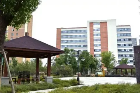苏州吴江恬愉护理院 · 封面