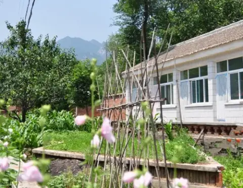 北京市怀柔区宝山镇敬老院 · 封面