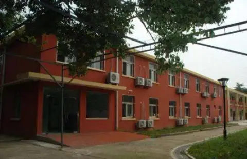 南京中船绿洲养老康复中心 · 封面