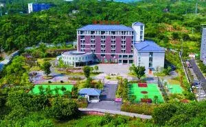 重庆爱颐养老院 · 封面