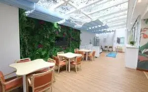 常青社·凯尔慈怀老年公寓 · 封面
