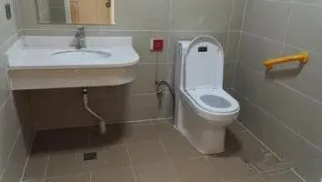 杭州元墅西兴老人公寓 · 卫生间