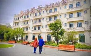 椿萱茂（重庆回兴）老年公寓 · 封面