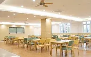康居银城颐养中心 · 餐厅