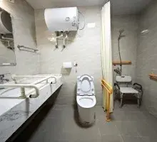 重庆国投健康长者公寓 · 卫生间