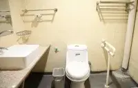 北京市东城区康泰老年公寓 · 卫生间