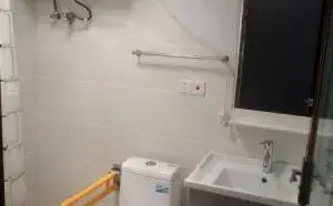 重庆市南岸区长生桥镇敬老院 · 卫生间